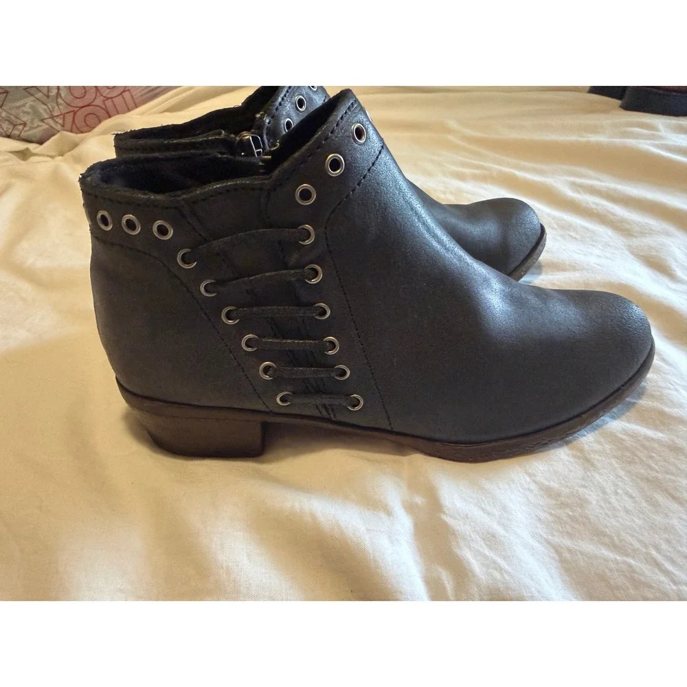 Minnetonka Womens Grey Leather Lace Up Grommet Ankle Boots Side Zip 1531T Size 6